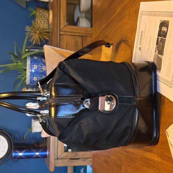 GUCCI BLACK NYLON/PATENT TRAVEL LINE BAG WITH COA - Picture 5 of 16